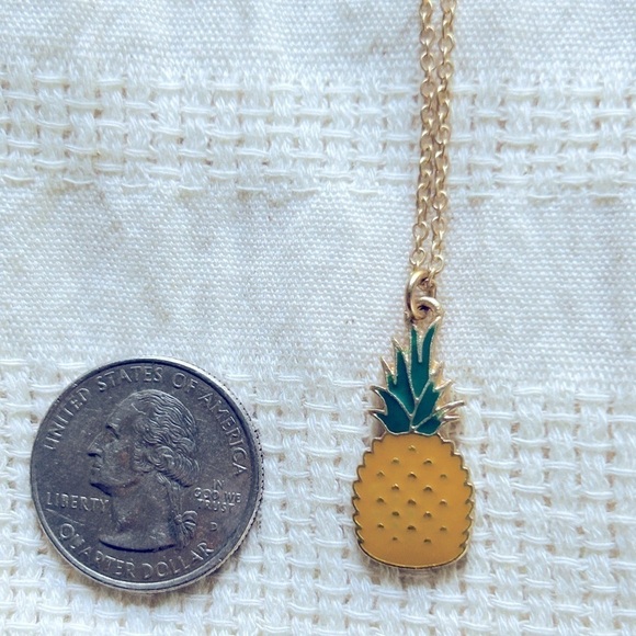 Pineapple Necklace Gold Yellow + Green - Picture 5 of 6